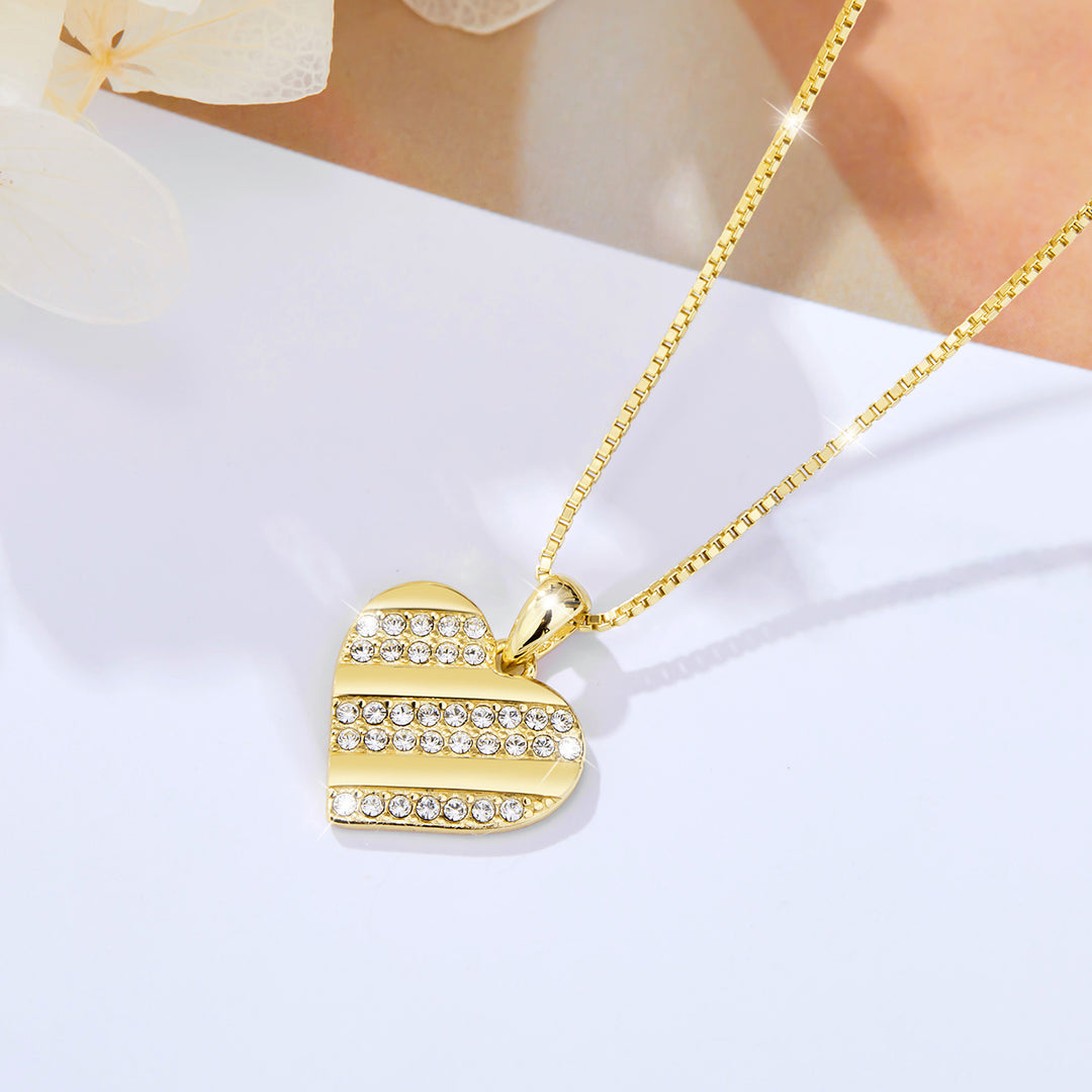 Goldene Herzkette mit funkelnden Zirkonia-Steinen – emotionaler Schmuck mit Bedeutung