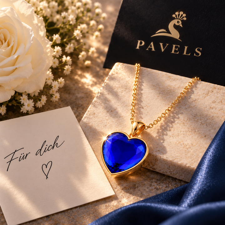 PAVELS Herz des Ozeans Halskette Gold mit tiefblauem Herzanhänger, weißer Rose und Geschenkkarte „Für dich“