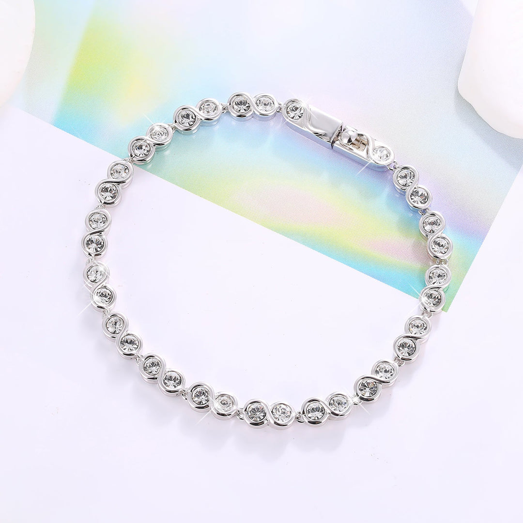 Edles Armband aus echtem 925er Silber mit fein gefassten 5A Zirkonia – das Armband Sienna für stilbewusste Damen.