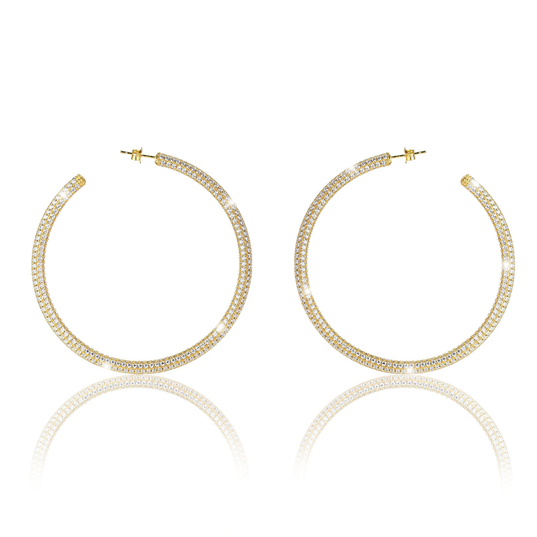Seitenansicht der Creole Sparkly Elegance Gold – große Creolen mit mehreren Reihen funkelnder Zirkoniasteine