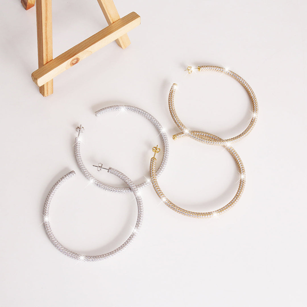 Vergleich: Creole Sparkly Elegance Gold und Silber – luxuriöse Zirkonia-Hoop-Ohrringe in zwei Farbvarianten