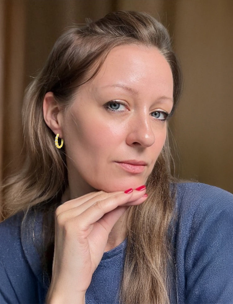 Elegante goldene Creolen-Ohrringe Aurelia – exklusiver Schmuck des Monats bei PAVELS