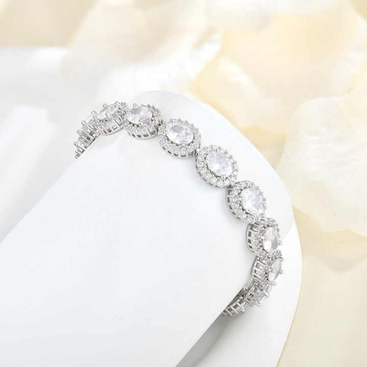  Elegantes Armband Fame mit weißen Zirkonia in Silber – luxuriöser Schmuck für moderne Frauen