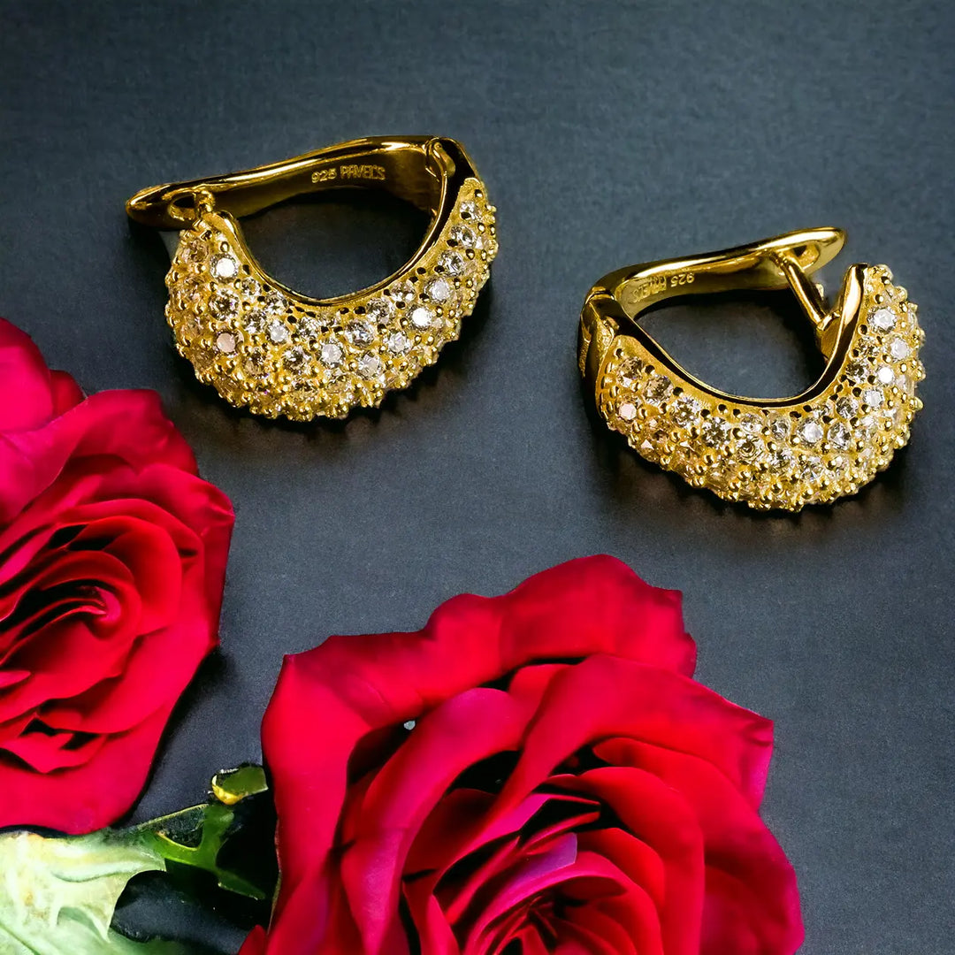 Romantische Damen Creolen Ohrringe vergoldet mit 5A Zirkonia – Schmuck aus 925er Silber inszeniert mit Rosen