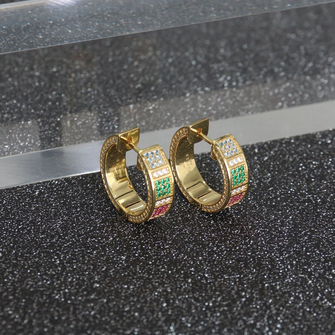 Glänzende Creolen mit bunten Steinen – vergoldeter 925 Silber Ohrschmuck im Regenbogen-Design
