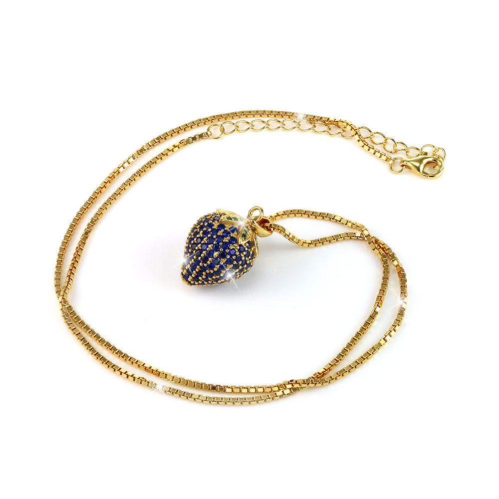 Vergoldete Halskette mit Zirkonia-Erdbeer-Anhänger in Blau – funkelnder Edelsteinschmuck für Frauen, trendiger Modeschmuck