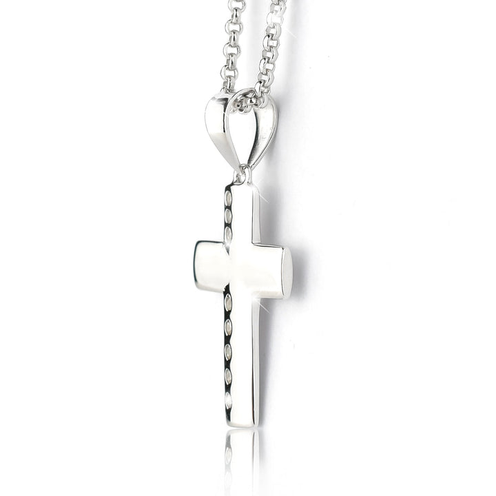 Schlichte Kreuzkette aus rhodiniertem 925 Silber mit Zirkonia – zeitloser Schmuck für gläubige Damen.