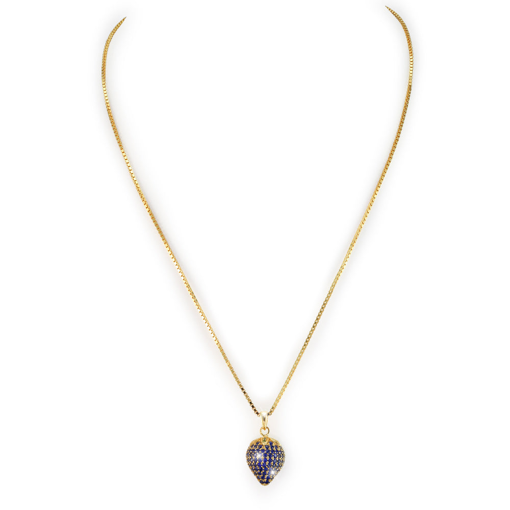 Elegante Damen-Goldkette mit funkelndem blauen Erdbeer-Anhänger aus Edelstein – idealer Fashion-Schmuck für Alltag und Party