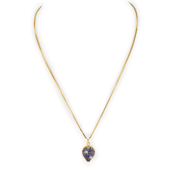 Elegante Damen-Goldkette mit funkelndem blauen Erdbeer-Anhänger aus Edelstein – idealer Fashion-Schmuck für Alltag und Party