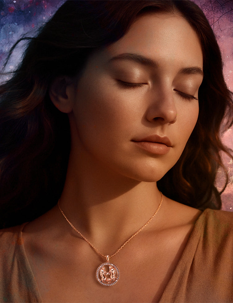 Junge Frau mit geschlossenen Augen trägt ein goldenes Sternzeichen-Amulett vor einem galaktischen, mystischen Hintergrund aus Blau und Rosa.