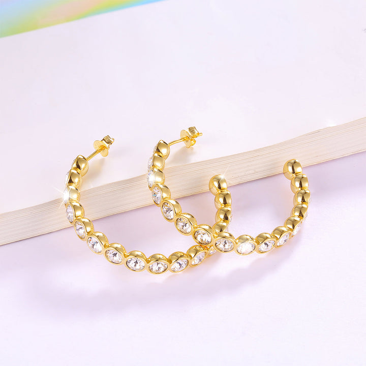 Funkelnde Damen-Creolen aus 925 Sterlingsilber – mit edlen Zirkonia besetzt, eleganter Silberschmuck für Alltag und Abendmode.